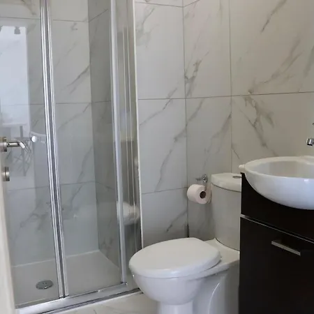 Апартаменти Cozy One Bedroom In