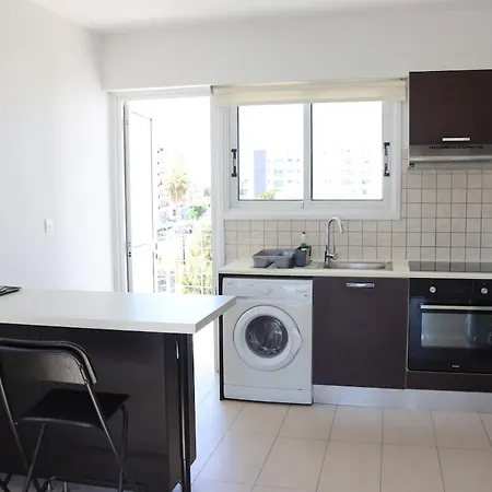 Cozy One Bedroom In Апартаменти Нікосія