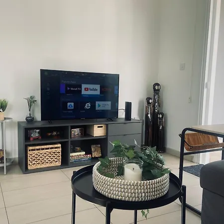Cozy With Views Апартаменти Нікосія