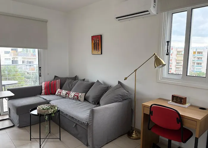 Cozy With Views Apartment *